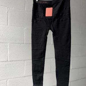 LIKE A GLOVE Smart Leggings- Track your fitness